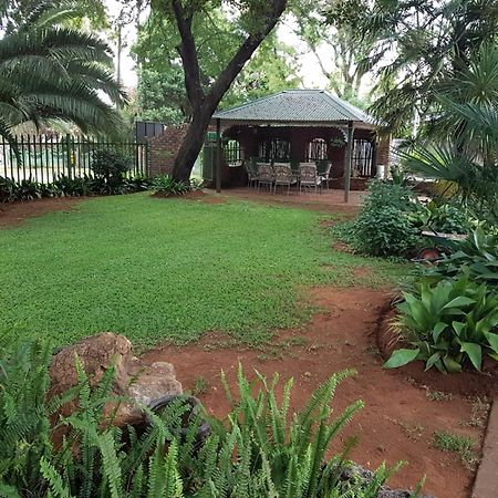 Gemstone Guest House Klerksdorp Kültér fotó