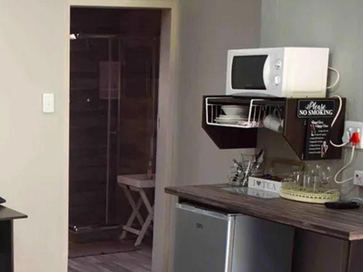 Gemstone Guest House Klerksdorp Kültér fotó