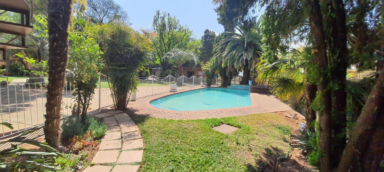 Gemstone Guest House Klerksdorp Kültér fotó