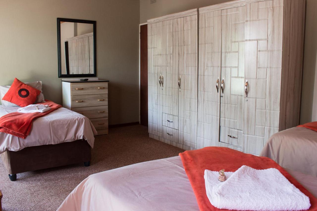 Gemstone Guest House Klerksdorp Kültér fotó