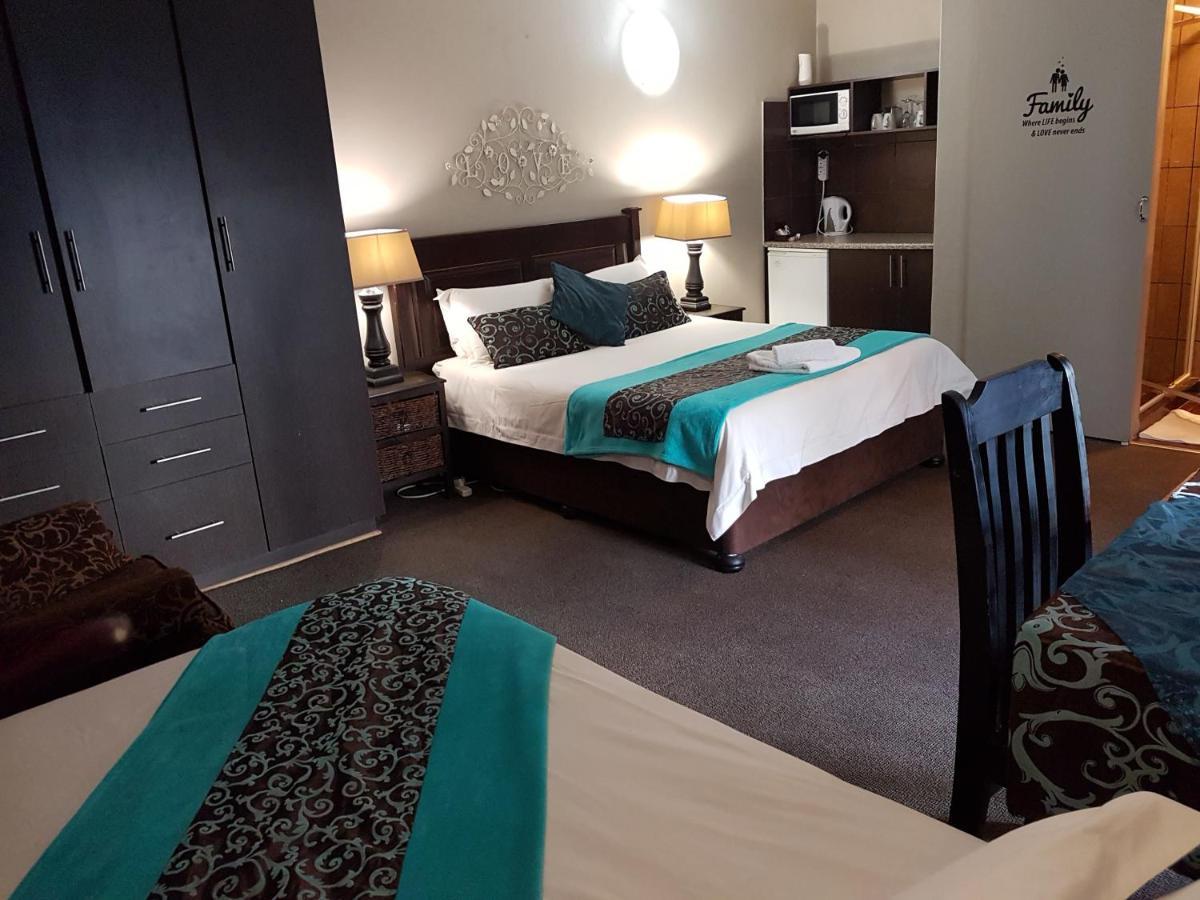 Gemstone Guest House Klerksdorp Kültér fotó