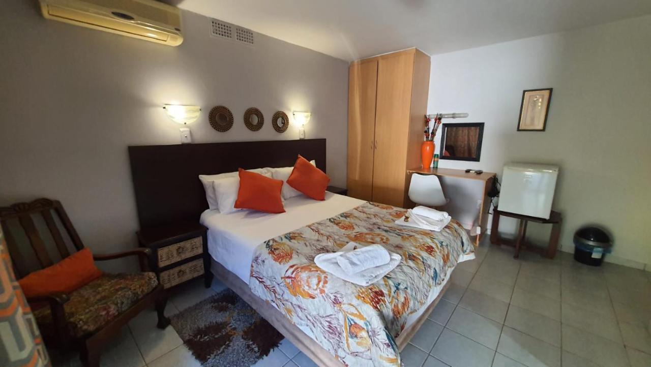 Gemstone Guest House Klerksdorp Kültér fotó