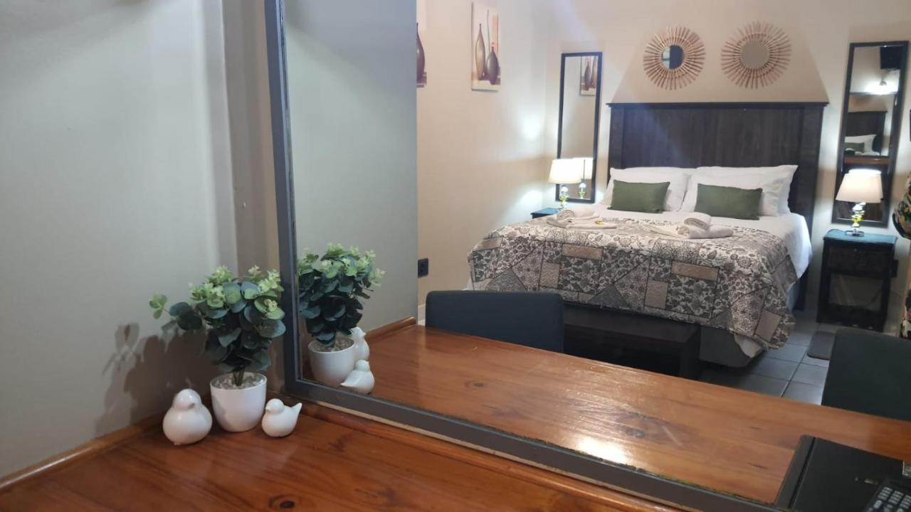 Gemstone Guest House Klerksdorp Kültér fotó
