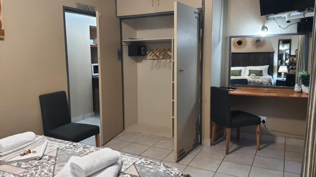 Gemstone Guest House Klerksdorp Kültér fotó