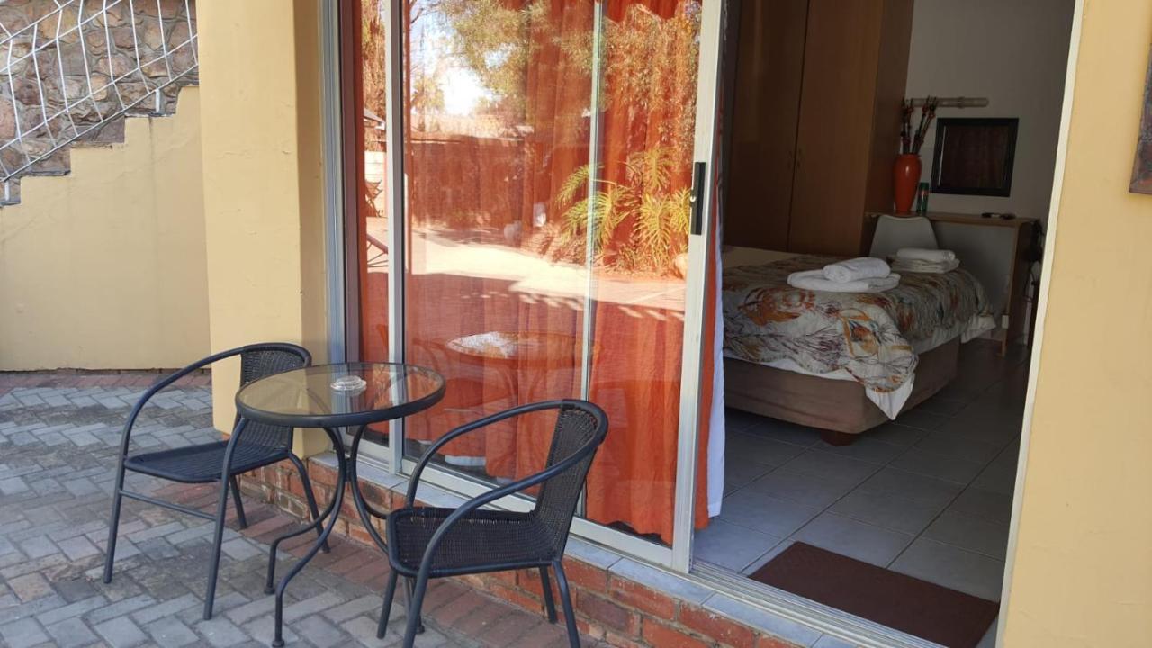 Gemstone Guest House Klerksdorp Kültér fotó