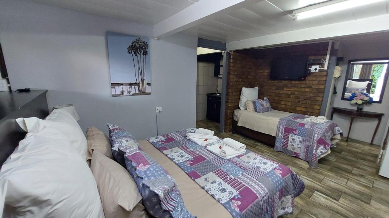 Gemstone Guest House Klerksdorp Kültér fotó