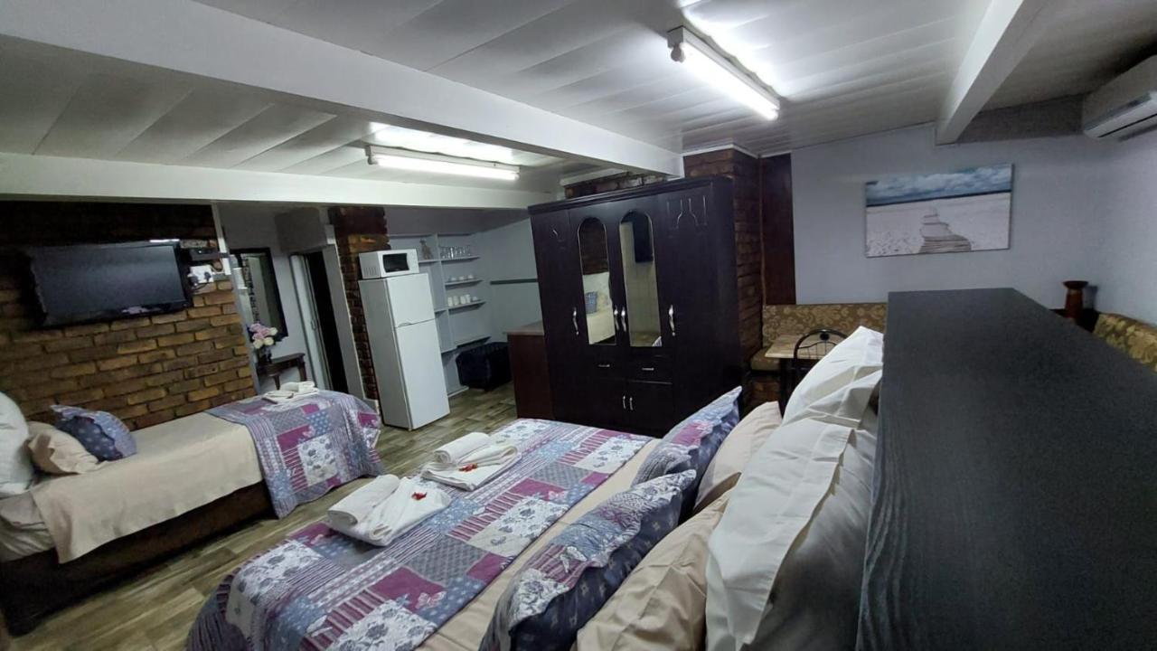 Gemstone Guest House Klerksdorp Kültér fotó