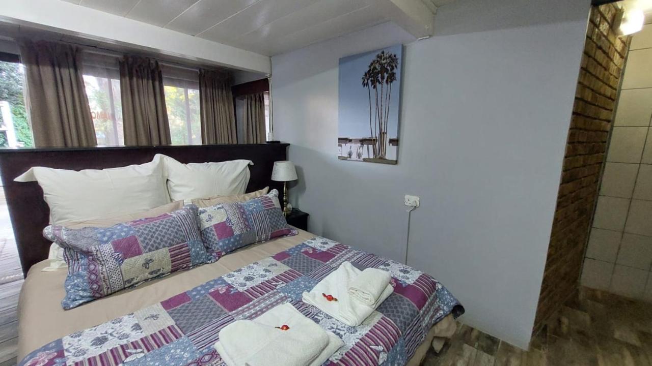 Gemstone Guest House Klerksdorp Kültér fotó