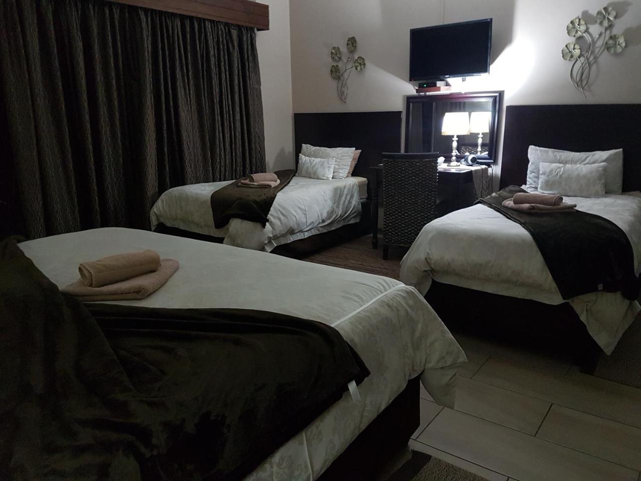Gemstone Guest House Klerksdorp Kültér fotó