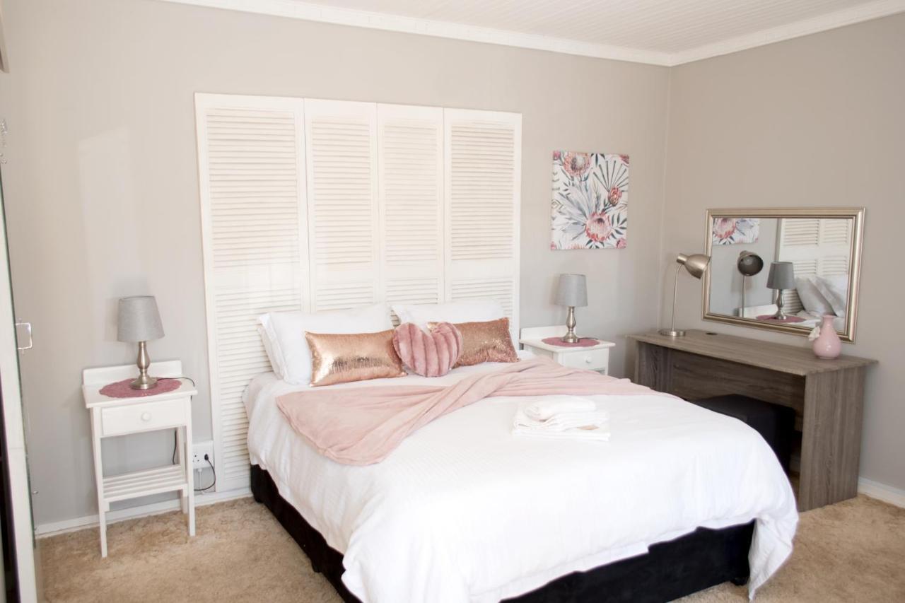 Gemstone Guest House Klerksdorp Kültér fotó